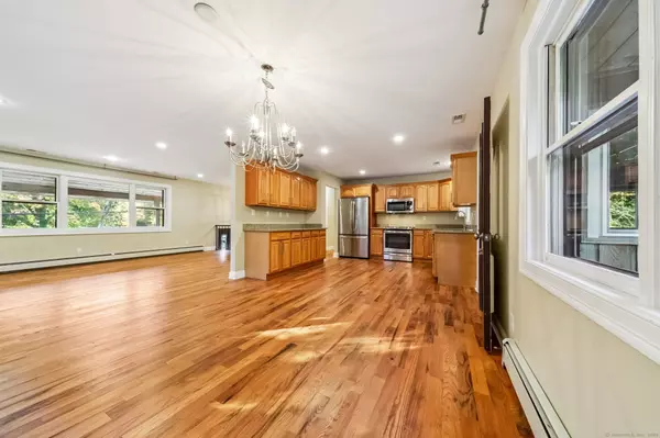 Norwalk, CT 06851,32 Thistle Road