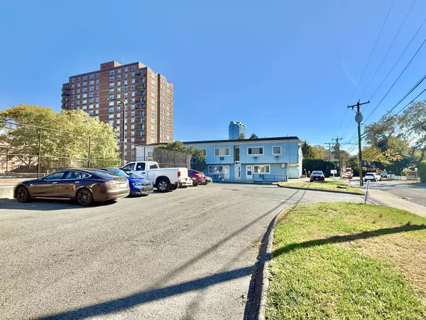 Stamford, CT 06902,5 West Washington Avenue #APT 5