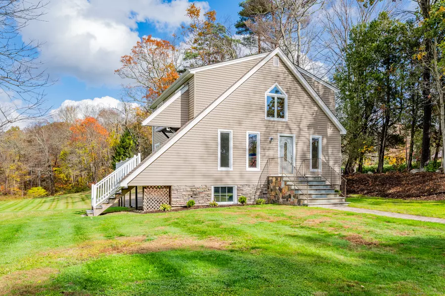 15 Lynns Corner Road, Woodbury, CT 06798