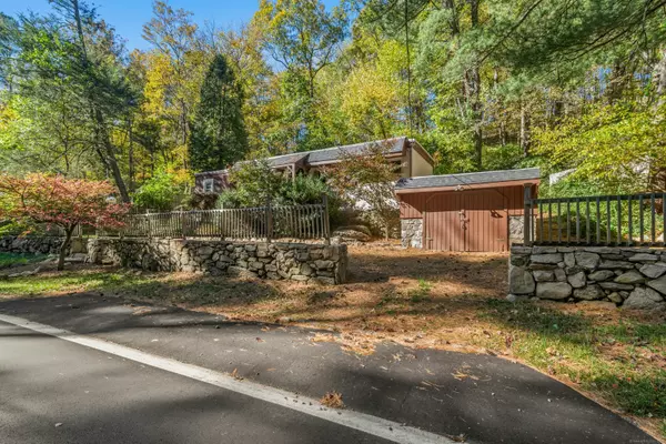 Weston, CT 06883,492 Newtown Turnpike