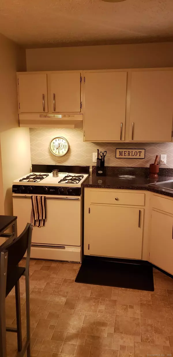 West Haven, CT 06516,460 Savin Avenue