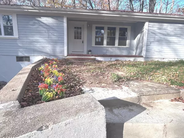 Columbia, CT 06237,56 Macht Road