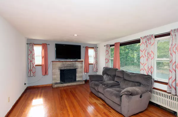 Meriden, CT 06450,19 Dogwood Lane