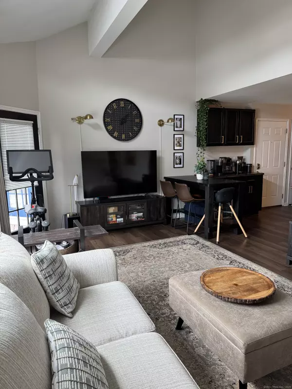 Norwalk, CT 06851,31 High Street #APT 2-2B