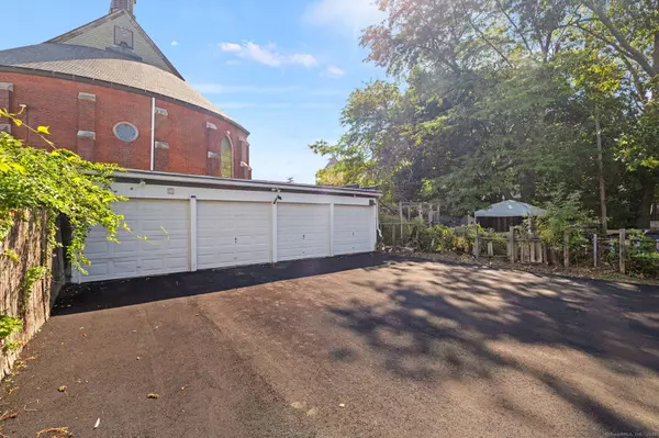 Bridgeport, CT 06608,530 Jane Street #2