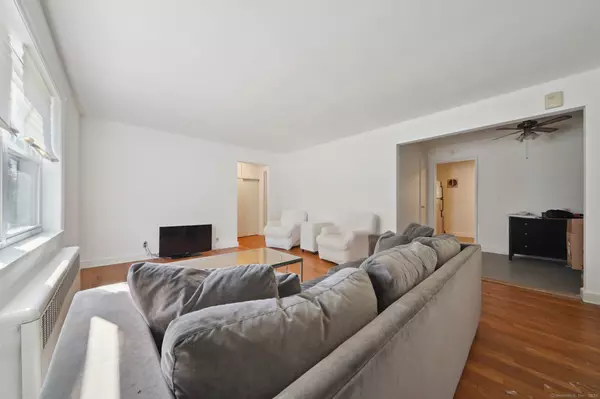 Stamford, CT 06902,108 Strawberry Hill Avenue #1