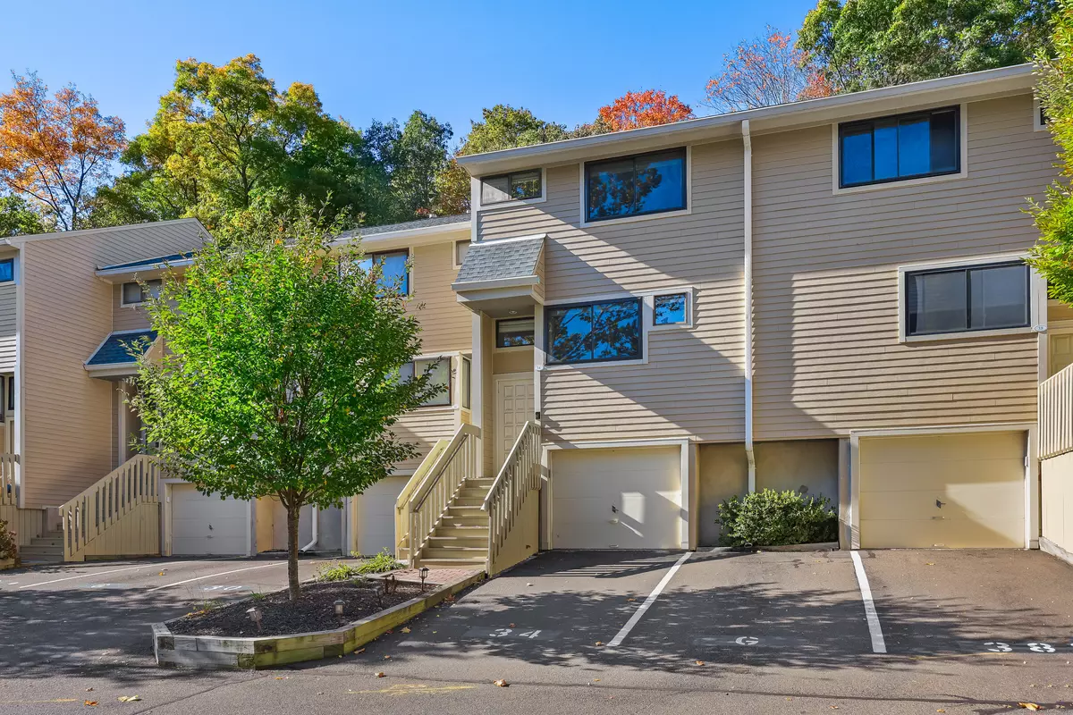 Norwalk, CT 06851,34 Sunrise Hill Road #34