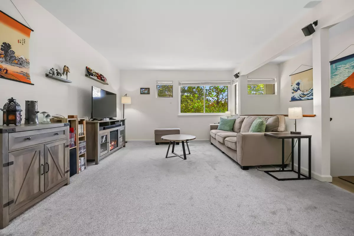 Norwalk, CT 06851,34 Sunrise Hill Road #34