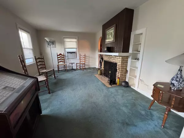 Hamden, CT 06517,32 Barraclough Avenue