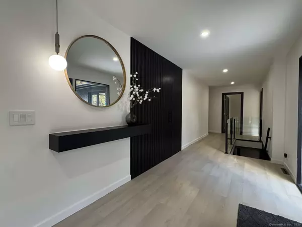 Woodbridge, CT 06525,11 Coachman Lane