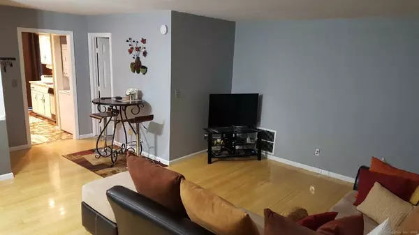 Bridgeport, CT 06606,405 Glendale Avenue #A3