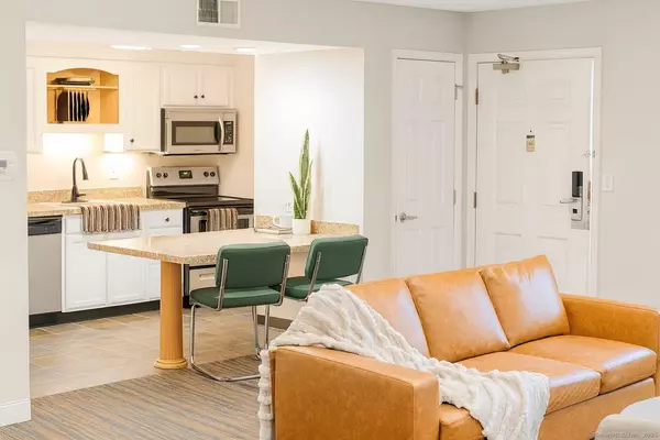 1001 Bridgeport Avenue #1114, Shelton, CT 06484