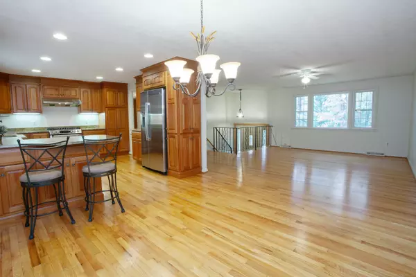 Simsbury, CT 06070,51 Pine Glen Road