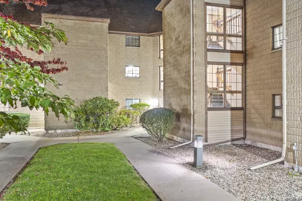 West Hartford, CT 06107,42 North Main Street