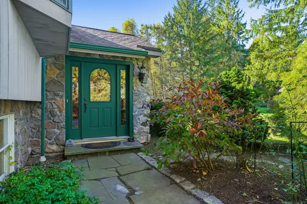 Morris, CT 06763,23 Kenyon Road