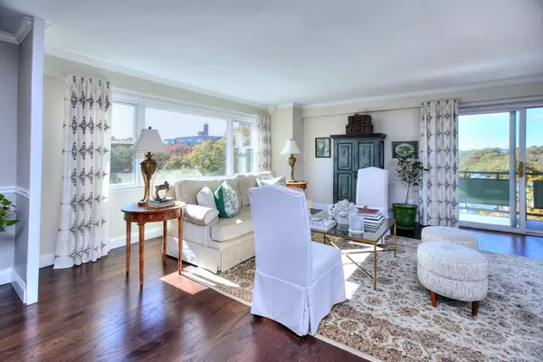 Bridgeport, CT 06604,80 Cartright Street #8J