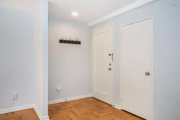 West Hartford, CT 06119,30 Outlook Avenue #APT 208