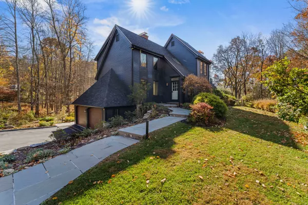 31 Poverty Hollow Road, Newtown, CT 06470