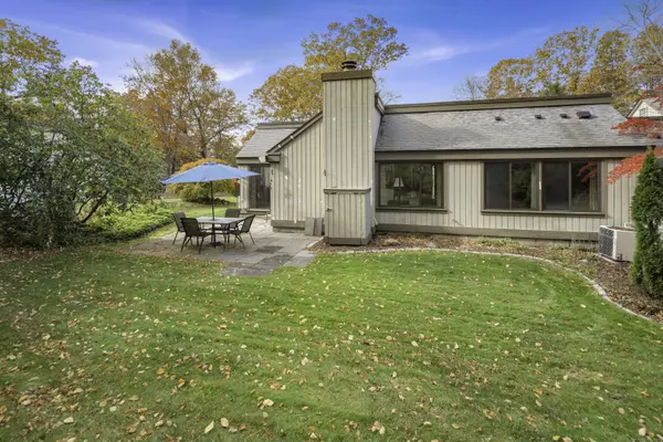 Southbury, CT 06488,7 Heritage Crest #B