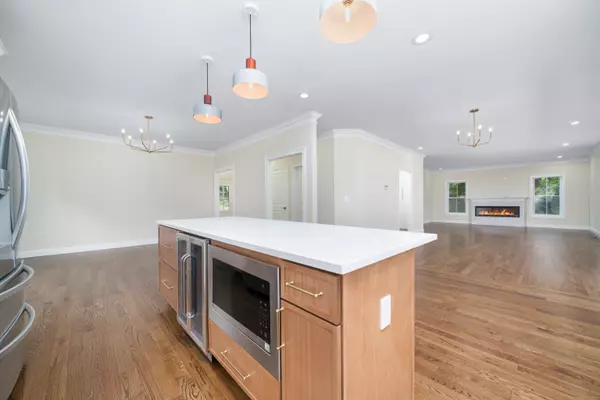 Avon, CT 06001,12 Verville Road