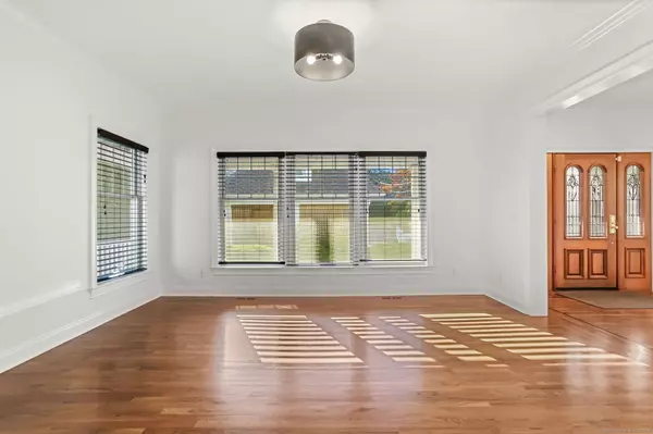 Greenwich, CT 06870,348 Sound Beach Avenue