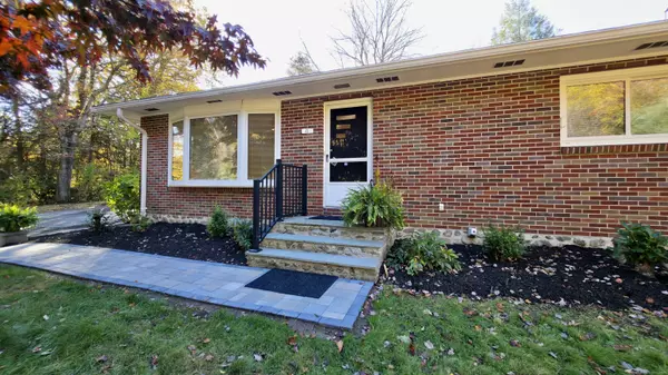 Middlebury, CT 06762,11 Upper Whittemore Road