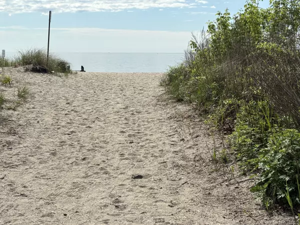 Milford, CT 06460,51 East Broadway #C