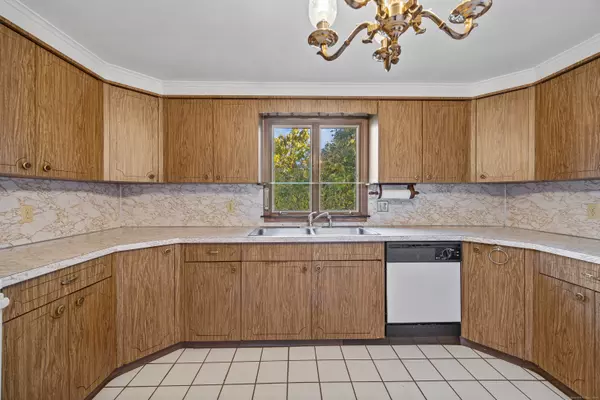 Waterbury, CT 06708,81 Esther Avenue