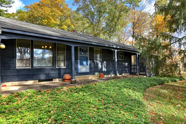 Southbury, CT 06488,623 Southford Road