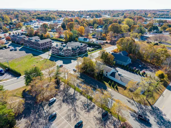 Old Saybrook, CT 06475,93 Elm Street