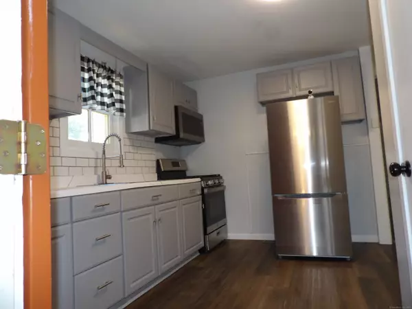 East Hartford, CT 06108,32 Wells Avenue