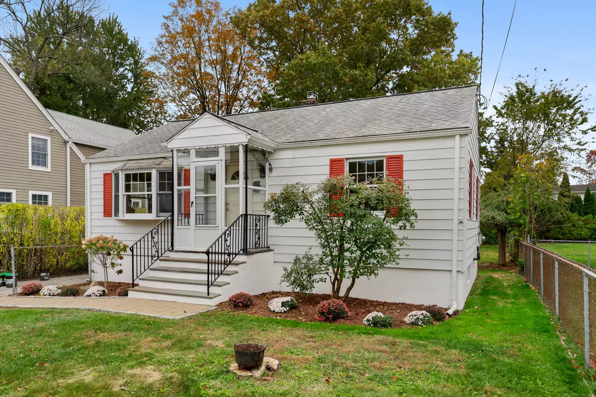 Greenwich, CT 06807,17 Meadow Drive