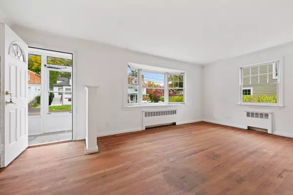 Greenwich, CT 06807,17 Meadow Drive