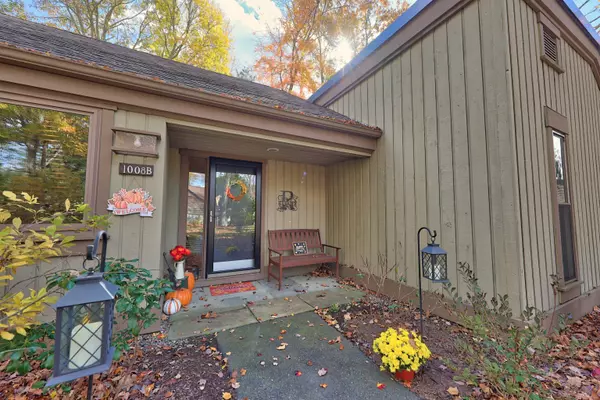 Southbury, CT 06488,1008 Heritage Village #B