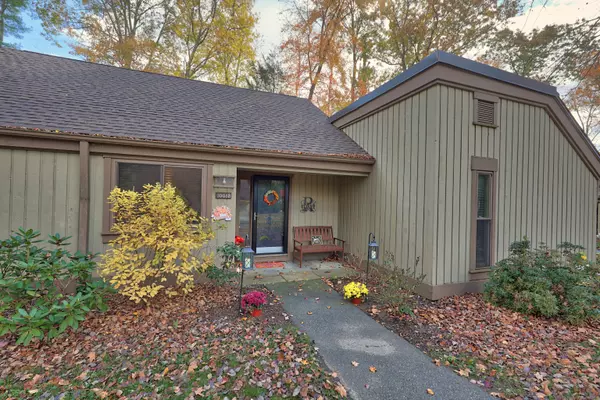 Southbury, CT 06488,1008 Heritage Village #B