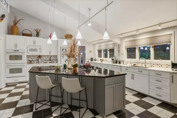 Avon, CT 06001,50 Bayberry Hill Road