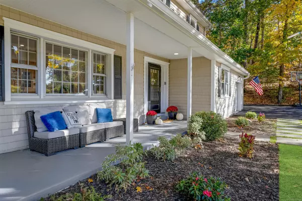 Darien, CT 06820,19 Littlebrook Road