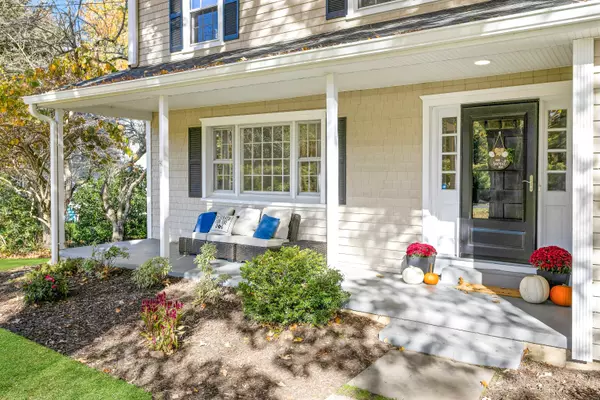 Darien, CT 06820,19 Littlebrook Road