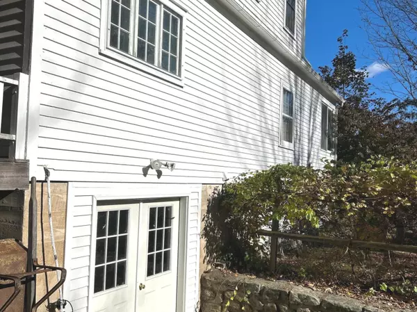 Mansfield, CT 06268,985 Storrs Road