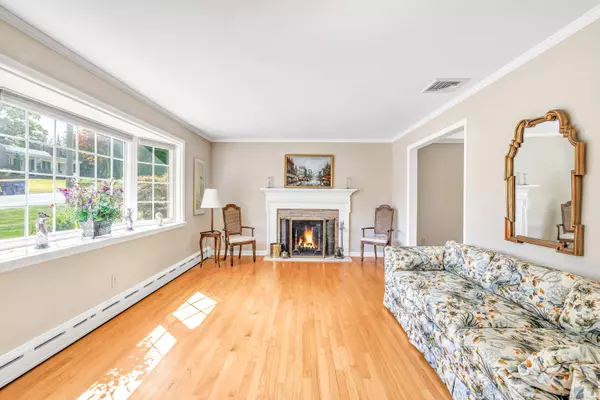 Trumbull, CT 06611,14 Oakland Drive