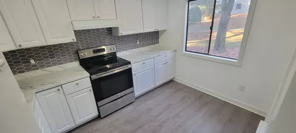 Danbury, CT 06811,7 Padanaram Road #182