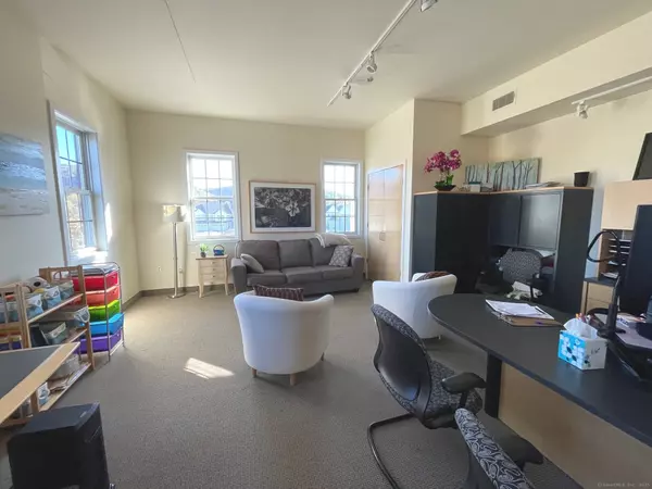 245 Amity Road #209, Woodbridge, CT 06525