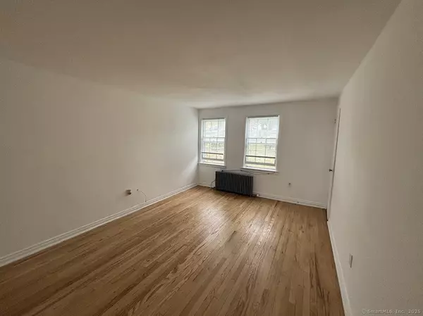 Norwalk, CT 06850,5 Clarmore Drive #2A