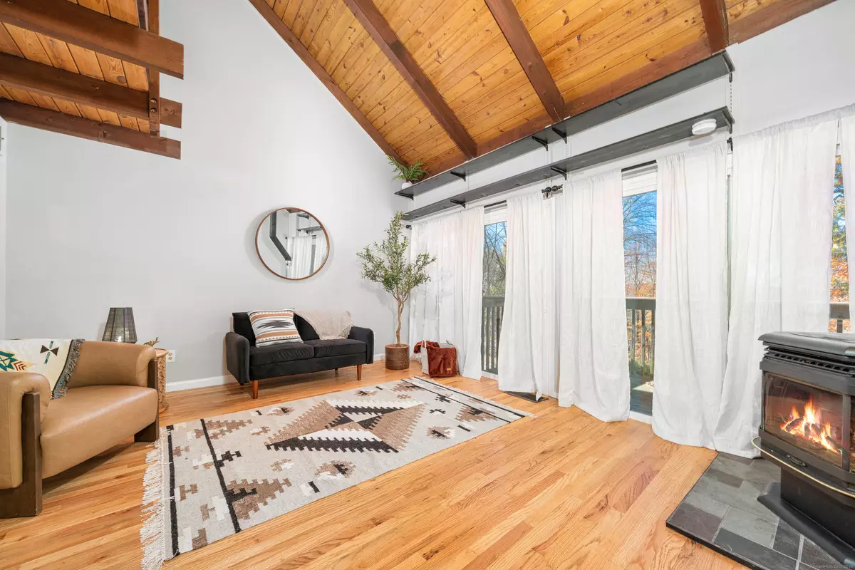 Cromwell, CT 06416,15G Country Squire Drive #15G