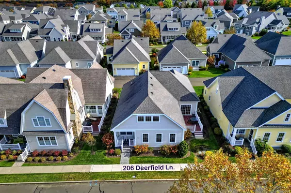 Orange, CT 06477,206 Deerfield Lane #206
