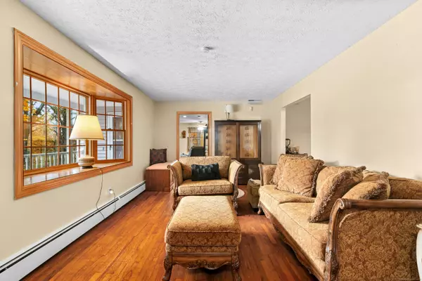 Oxford, CT 06478,10 Willow Street