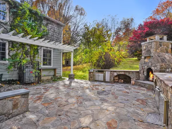 Easton, CT 06612,68 High Ridge Road