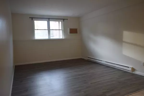 Bristol, CT 06010,513 Emmett Street #APT B12