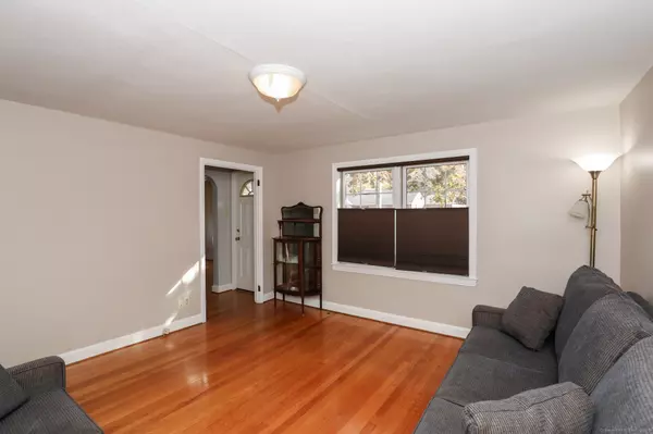 Meriden, CT 06450,272 Murray Street