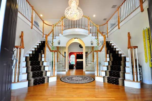 Hamden, CT 06514,3 Maplecrest Lane